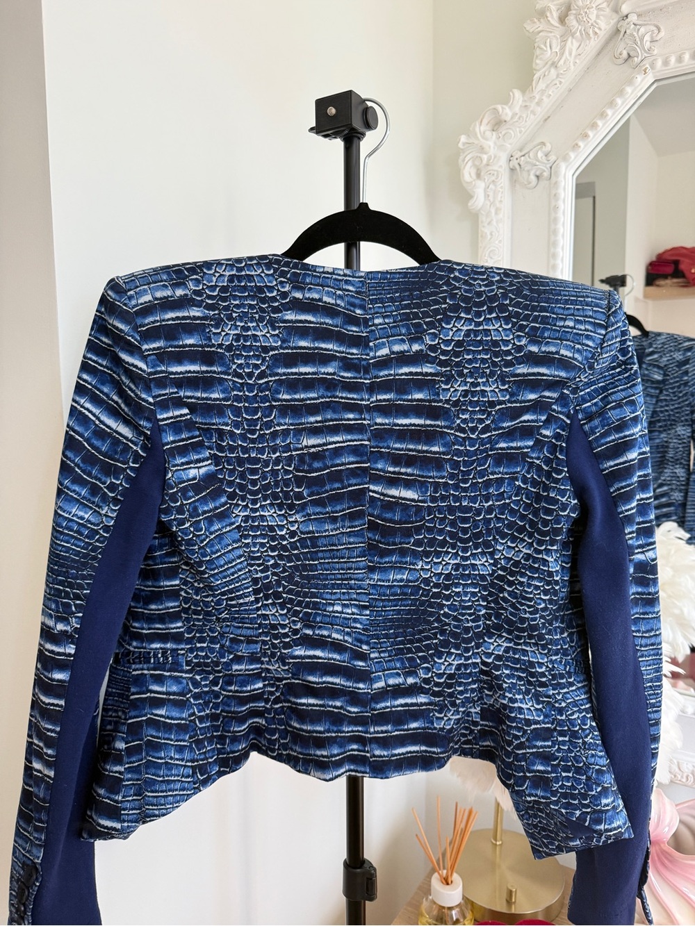 BCBGMAXAZRIA Blue Crocodile Print Jordyn Structured Blazer - Picture 2 of 15